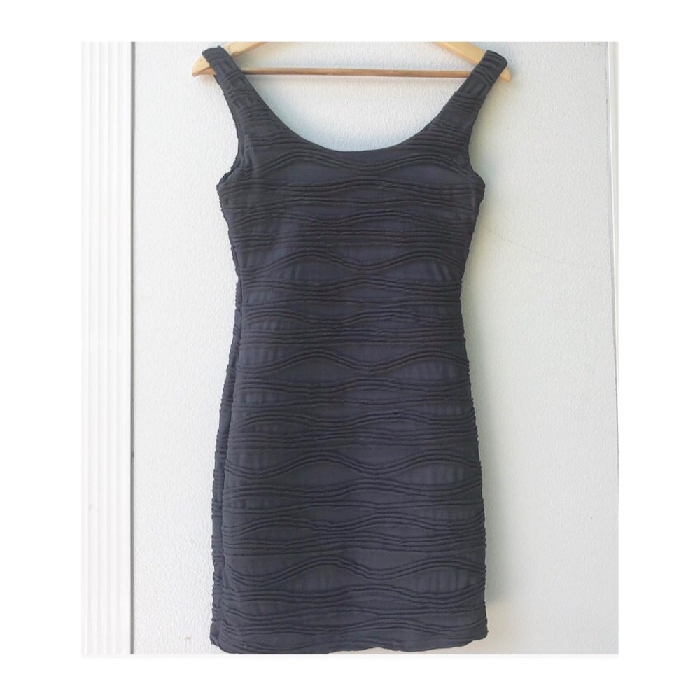Dress - Picture 8 of 8